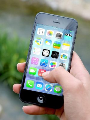 iphone hand screen smartphone apps 410311